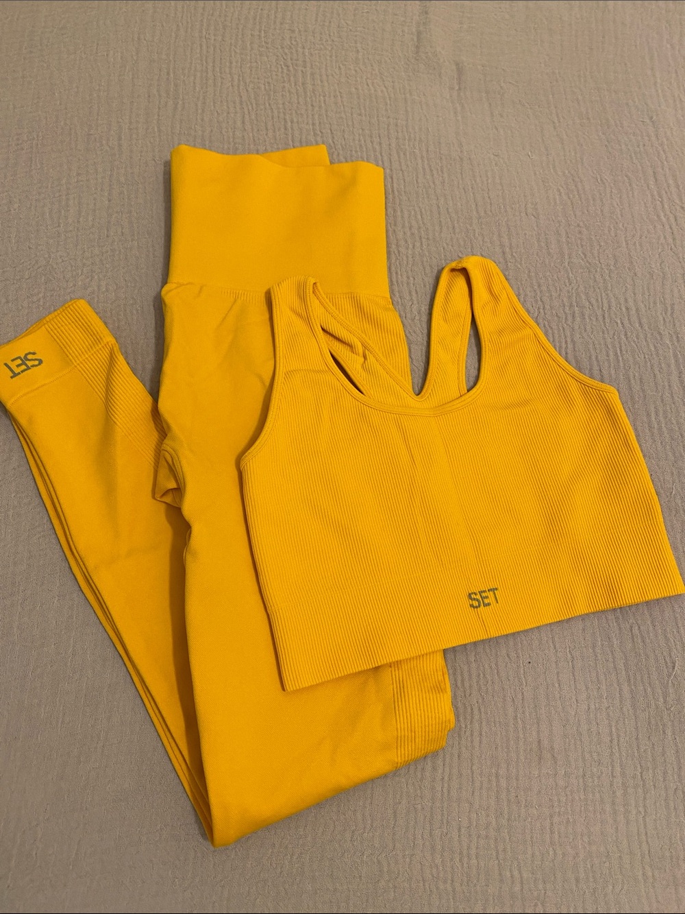 SET ACYIVE Women's Ribbed Sports Bra & Legging Set in ORANGE Yellow. Size S